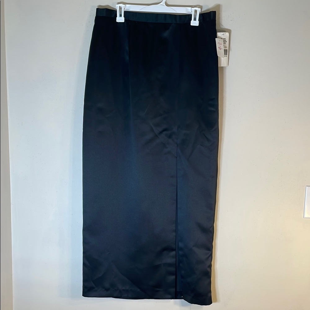 Lady Hampton Nites Elegant Black Satin Maxi Skirt With Front Slit. 16. NWT.